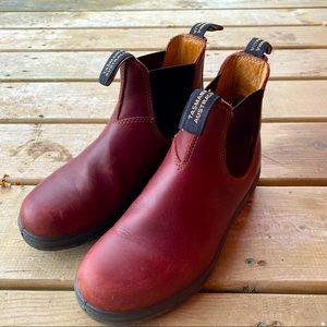 Red Blundstones size 5 AUS (8 US women’s)